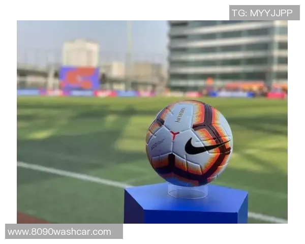 重庆足球队耐力表现创新高引发关注足球界热议 重庆足球队耐力表现创新高引发关注足球界热议