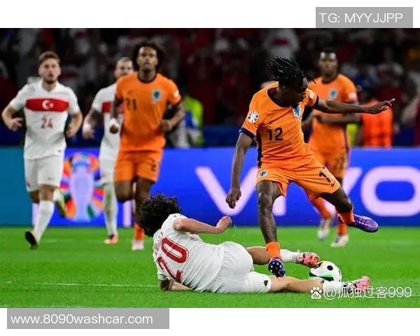 意大利与荷兰足球对决结果揭晓赛况分析与精彩瞬间回顾