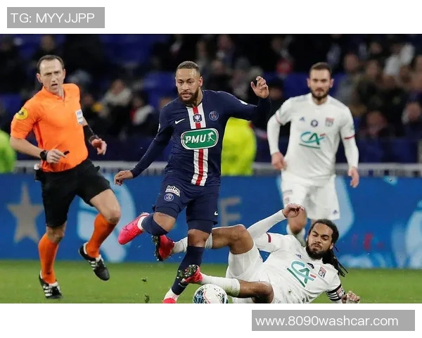 内马尔本赛季再度受伤巴黎欧冠之路面临严峻挑战