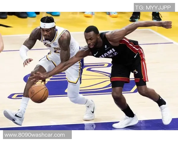 今日湖人对阵热火精彩视频回顾与赛后分析助你了解比赛全貌 今日湖人对阵热火精彩视频回顾与赛后分析助你了解比赛全貌