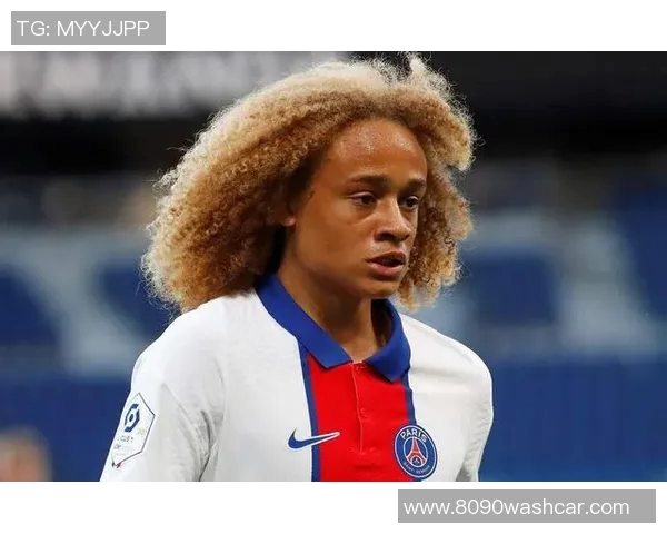 哈维西蒙斯：从青训新星到足坛巨星的成长之路与未来展望