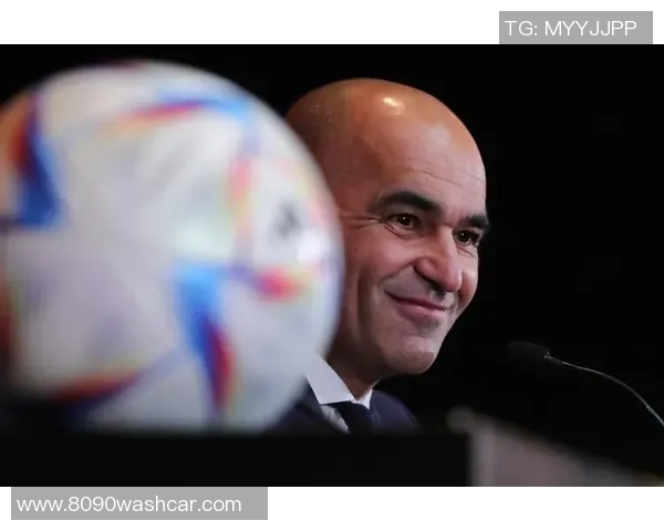 马丁内斯:从足球场上的明星到生活中的励志榜样