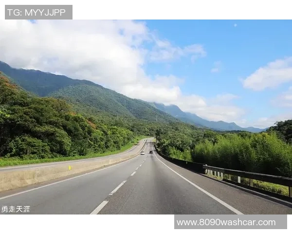 巴西篮球强势出击迎战乌拉圭队争夺南美洲篮球荣耀