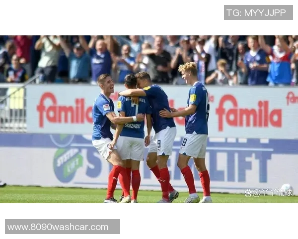 帕德博恩与汉堡激战正酣谁能在德乙赛场上笑到最后